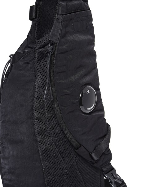 C.P. COMPANY（シーピーカンパニー）の「NYLON B CROSSBODY RUCKSACK（バッグ・メンズ・BLACK/01・F）」の6枚目の写真
