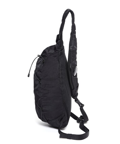 C.P. COMPANY（シーピーカンパニー）の「NYLON B CROSSBODY RUCKSACK（バッグ・メンズ・BLACK/01・F）」の2枚目の写真