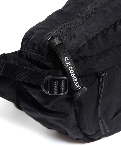 C.P. COMPANY（シーピーカンパニー）の「NYLON B CROSSBODY PACK（バッグ・メンズ・BLACK/01/GREEN/30・F）」の6枚目の写真