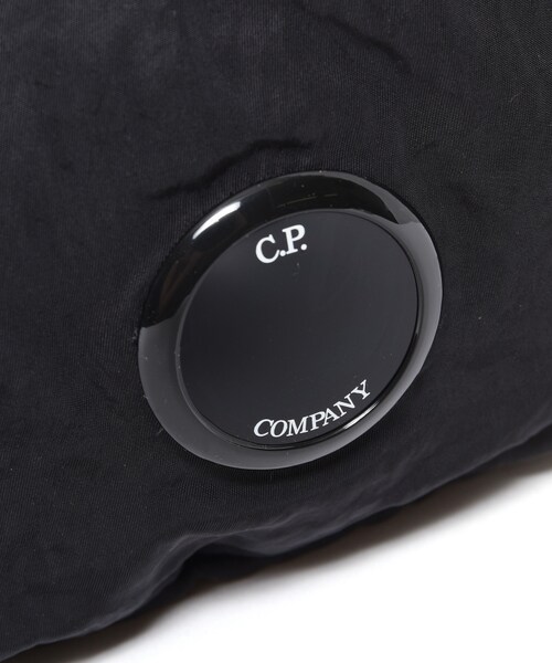 C.P. COMPANY（シーピーカンパニー）の「NYLON B CROSSBODY PACK（バッグ・メンズ・BLACK/01/GREEN/30・F）」の8枚目の写真