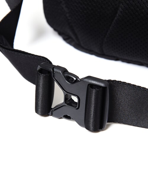 C.P. COMPANY（シーピーカンパニー）の「NYLON B CROSSBODY PACK（バッグ・メンズ・BLACK/01/GREEN/30・F）」の9枚目の写真