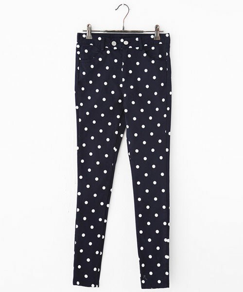 DHOLIC（ディーホリック）の「ドット柄ダブルボタンコットンスキニーパンツ（その他パンツ・レディース・ホワイトアイボリー/ネイビー・S/M）」の2枚目の写真