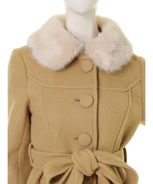 dazzlin（ダズリン）の「【W】襟ファー付きウエストリボンガーリーコート（ジャケット/アウター・レディース・オフホワイト/グレー/ベージュ・S/M）」の7枚目の写真