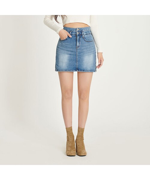 chuu（チュー）の「[Joey] 2-Button Side Slit Inner-Shorts Skirt（その他・レディース・blue・S/M/L）」の2枚目の写真
