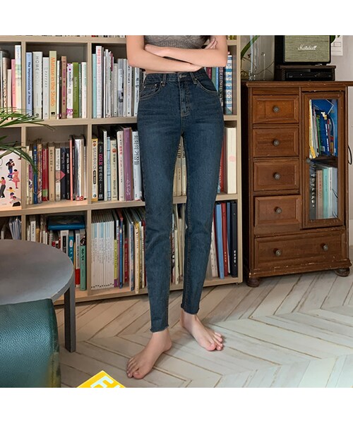chuu（チュー）の「[Nana] Mid Rise Waistband Dark Blue Skinny Jeans（その他・レディース・기타・ONE SIZE）」の3枚目の写真