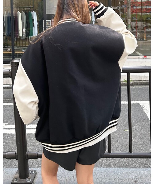 INGNI（イング）の「ワッペン付スタジャン（ジャケット/アウター・レディース・ｸﾛ/ｱｲﾎﾞﾘｰ/ｸﾛ/ｸﾛ/ｱｶ/ｱｲﾎﾞﾘｰ・M）」の3枚目の写真