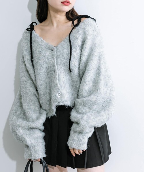 OLIVE des OLIVE（オリーブデオリーブ）の「『万人ウケ、コスパカーデ』/ブークレショートカーディガン（カーディガン/ボレロ・レディース・オフホワイト/オートミール/ピンク/チャコールグレー・FREE）」の3枚目の写真