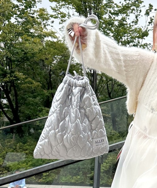 w closet（ダブルクローゼット）の「【Alley】ハートキルト巾着バック（バッグ・レディース・オフホワイト/ブラック/ピンク/シルバー・FREE）」の4枚目の写真