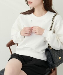 natural couture（ナチュラルクチュール）の「ビジュー×パールショート丈裏起毛プルオーバー（トップス）」