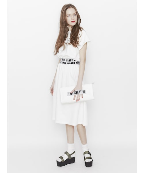 jouetie（ジュエティ）の「JQDゴムクラッチ（バッグ・レディース・オフホワイト/ブラック）」の4枚目の写真