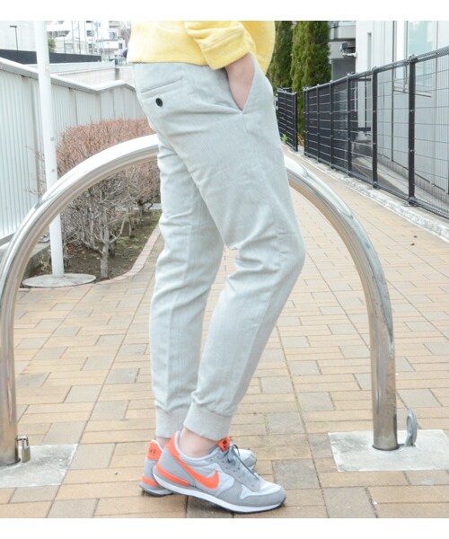 KATHARINE HAMNETT LONDON （キャサリンハムネットロンドン）の「STRETCH JOG PANTS（パンツ・メンズ・ブラック/レッド/グレー/オフホワイト・S/M/L）」の5枚目の写真