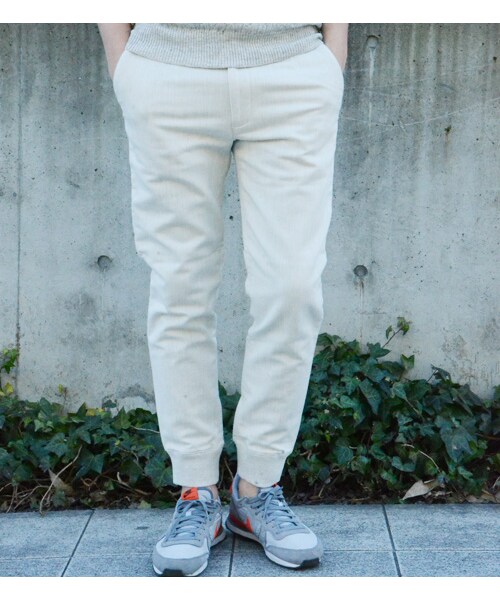 KATHARINE HAMNETT LONDON （キャサリンハムネットロンドン）の「STRETCH JOG PANTS（パンツ・メンズ・ブラック/レッド/グレー/オフホワイト・S/M/L）」の2枚目の写真