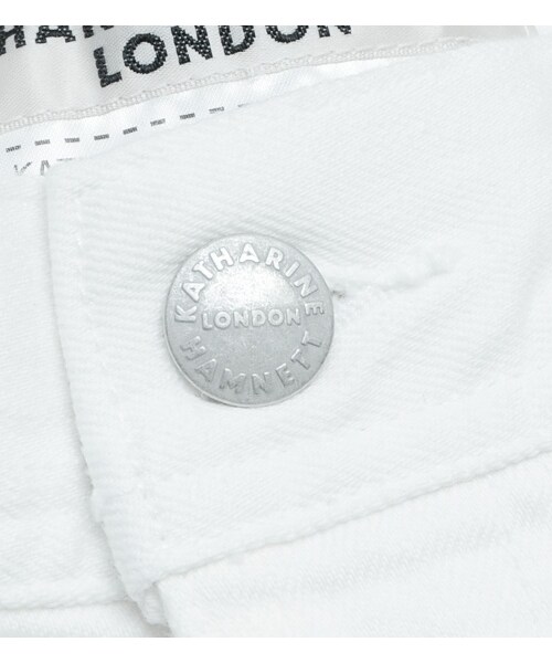 KATHARINE HAMNETT LONDON （キャサリンハムネットロンドン）の「COATING STRETCH DENIM（パンツ・メンズ・ホワイト・S/M/L）」の5枚目の写真