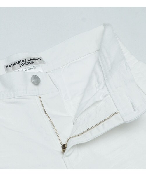 KATHARINE HAMNETT LONDON （キャサリンハムネットロンドン）の「COATING STRETCH DENIM（パンツ・メンズ・ホワイト・S/M/L）」の7枚目の写真