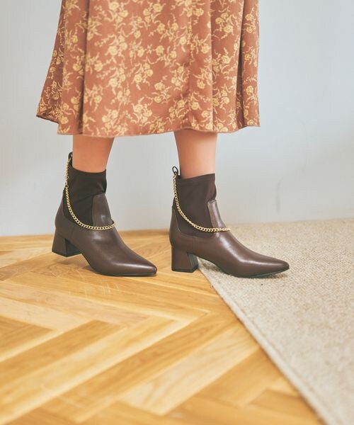 mysty woman（ミスティウーマン）の「チェーン付き2wayブーツ（その他・レディース・ブラック09/ブラウン58・M/L）」の2枚目の写真