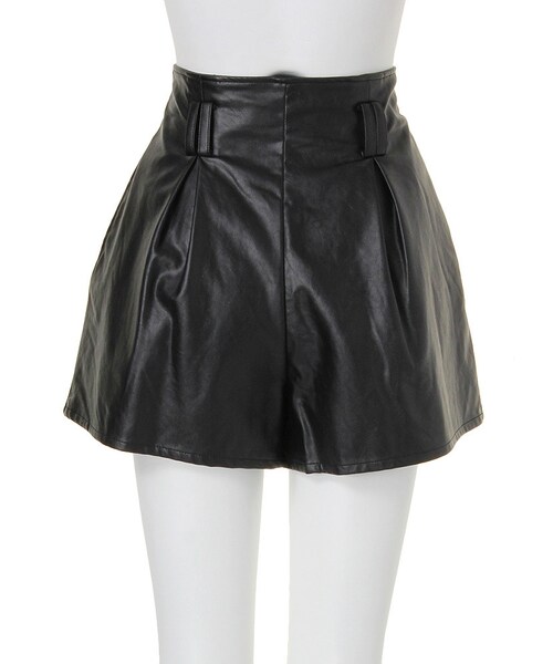 MURUA（ムルーア）の「【BASIC】H/Wフェイクレザーショートパンツ（パンツ・レディース・ホワイト/ブラック・1/2）」の5枚目の写真