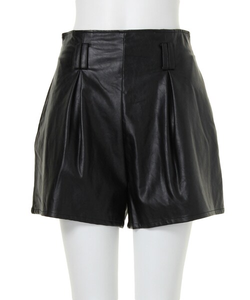 MURUA（ムルーア）の「【BASIC】H/Wフェイクレザーショートパンツ（パンツ・レディース・ホワイト/ブラック・1/2）」の2枚目の写真