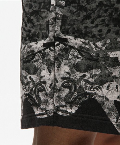 MARCELO BURLON(マルセロ・バーロン)の「MARCELO BURLON 『ROBOT CAMU』 SHORTS(その他パンツ・メンズ・ブラック・SMALL/MEDIUM)」の8枚目の写真