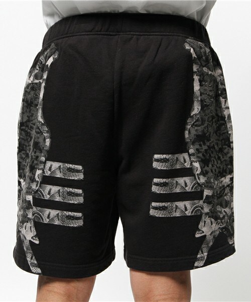 MARCELO BURLON(マルセロ・バーロン)の「MARCELO BURLON 『ROBOT CAMU』 SHORTS(その他パンツ・メンズ・ブラック・SMALL/MEDIUM)」の6枚目の写真