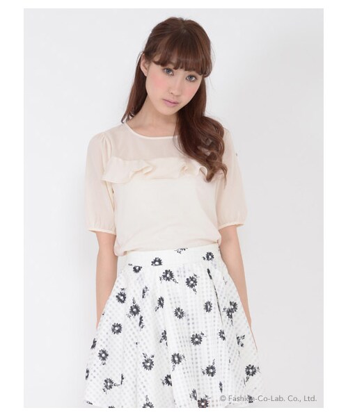 TITTY&CO.(ティティーアンドコー)の「フリルシアーTOPS(トップス・レディース・オフホワイト/ベージュ/ブラック・オフホワイト F/ベージュ F/ブラック F)」の4枚目の写真