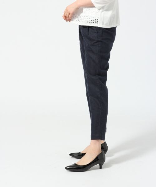 GLOBAL WORK（グローバルワーク）の「【きれいなシルエット】メンアサテーパードパンツ（パンツ・レディース・ホワイト05/グレーチェック11/ライトグレー12/ネイビーストライプ81/ネイビー88・Ｓ/Ｍ/Ｌ/ＸＬ）」の8枚目の写真