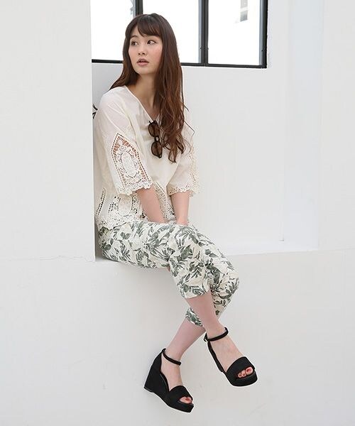 GLOBAL WORK（グローバルワーク）の「【きれいなシルエット】メンアサテーパードパンツ（パンツ・レディース・ホワイト05/グレーチェック11/ライトグレー12/ネイビーストライプ81/ネイビー88・Ｓ/Ｍ/Ｌ/ＸＬ）」の6枚目の写真