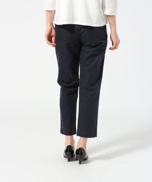 GLOBAL WORK（グローバルワーク）の「【きれいなシルエット】メンアサテーパードパンツ（パンツ・レディース・ホワイト05/グレーチェック11/ライトグレー12/ネイビーストライプ81/ネイビー88・Ｓ/Ｍ/Ｌ/ＸＬ）」の9枚目の写真