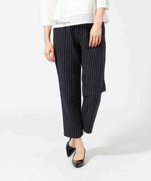 GLOBAL WORK（グローバルワーク）の「【きれいなシルエット】メンアサテーパードパンツ（パンツ・レディース・ホワイト05/グレーチェック11/ライトグレー12/ネイビーストライプ81/ネイビー88・Ｓ/Ｍ/Ｌ/ＸＬ）」の4枚目の写真