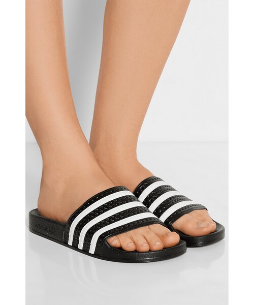 adidas（アディダス）の「Adidas Originals Adilette textured-rubber slides（サンダル・レディース・Black・US6/US9/US11/US10/US7/US5/US8）」の7枚目の写真