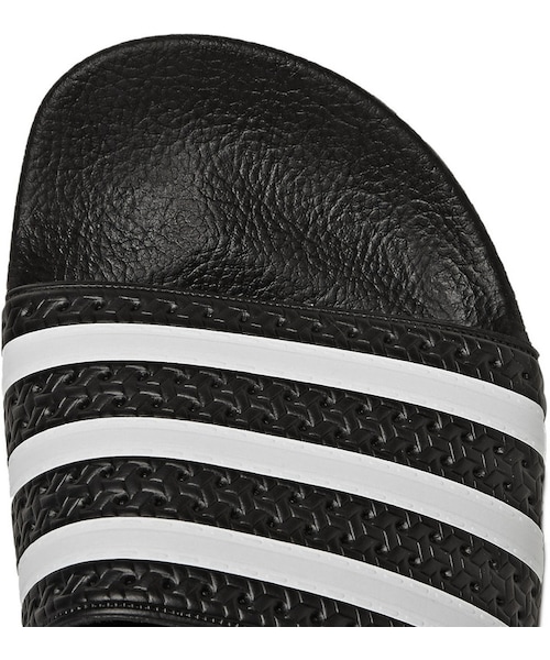 adidas（アディダス）の「adidas Originals Adilette Textured-Rubber Slides（サンダル・メンズ・Black・UK 11 (US 12)/UK 6 (US 7)/UK 7 (US 8)/UK 8 (US 9)/UK 9 (US 10)/UK 10 (US 11)/UK 12 (US 13)）」の5枚目の写真