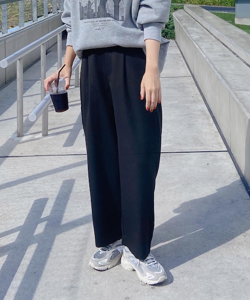 PUAL CE CIN（ピュアルセシン）の「【インフルエンサー企画】ワンタックスラックスパンツ（パンツ・レディース・グレー/ブラック・2/3）」の2枚目の写真