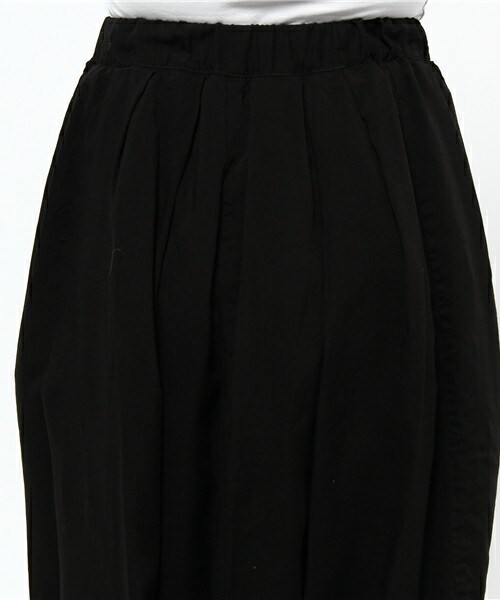 gomme(ゴム)の「ウェイブタックサルエルパンツ(その他パンツ・レディース・ブラック/ブルー・MEDIUM)」の7枚目の写真