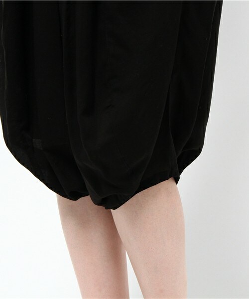 gomme(ゴム)の「ウェイブタックサルエルパンツ(その他パンツ・レディース・ブラック/ブルー・MEDIUM)」の9枚目の写真