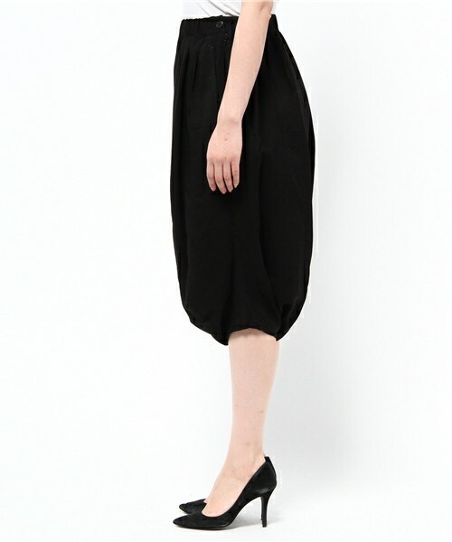 gomme(ゴム)の「ウェイブタックサルエルパンツ(その他パンツ・レディース・ブラック/ブルー・MEDIUM)」の4枚目の写真