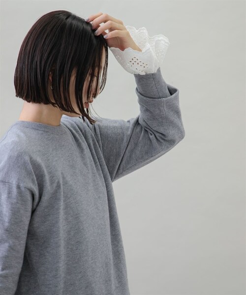 URBAN RESEARCH Sonny Label（アーバンリサーチサニーレーベル）の「2WAY袖口扇貝蕾絲立領罩衫（その他・レディース・米色/黑色/薩克斯藍・米色/黑色/薩克斯藍）」の4枚目の写真