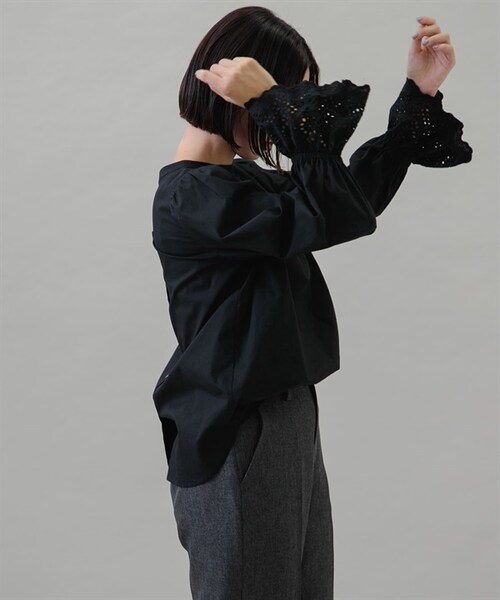 URBAN RESEARCH Sonny Label（アーバンリサーチサニーレーベル）の「2WAY袖口扇貝蕾絲立領罩衫（その他・レディース・米色/黑色/薩克斯藍・米色/黑色/薩克斯藍）」の13枚目の写真