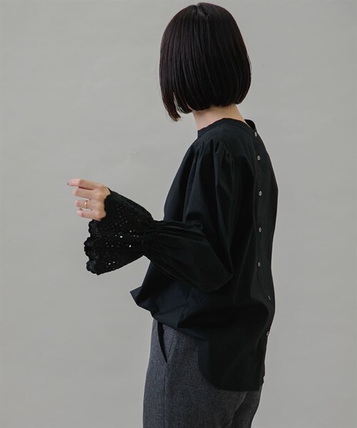 URBAN RESEARCH Sonny Label（アーバンリサーチサニーレーベル）の「2WAY袖口扇貝蕾絲立領罩衫（その他・レディース・米色/黑色/薩克斯藍・米色/黑色/薩克斯藍）」の14枚目の写真