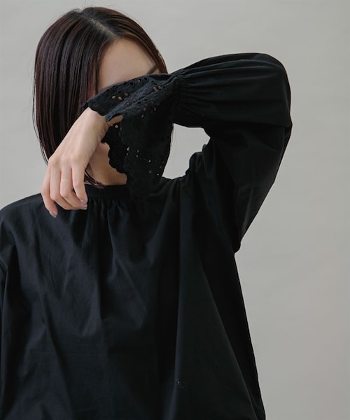 URBAN RESEARCH Sonny Label（アーバンリサーチサニーレーベル）の「2WAY袖口扇貝蕾絲立領罩衫（その他・レディース・米色/黑色/薩克斯藍・米色/黑色/薩克斯藍）」の11枚目の写真