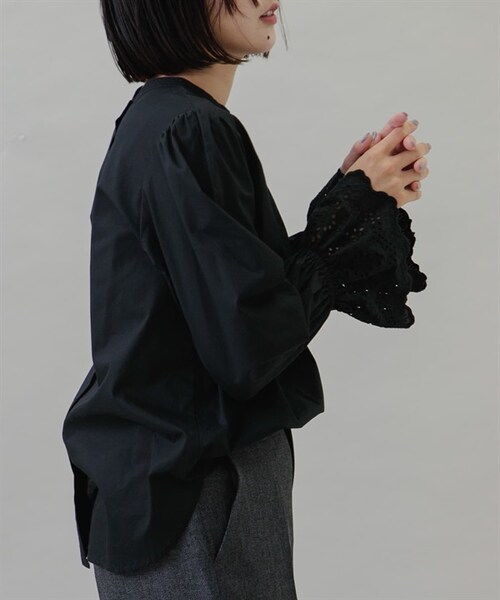 URBAN RESEARCH Sonny Label（アーバンリサーチサニーレーベル）の「2WAY袖口扇貝蕾絲立領罩衫（その他・レディース・米色/黑色/薩克斯藍・米色/黑色/薩克斯藍）」の12枚目の写真