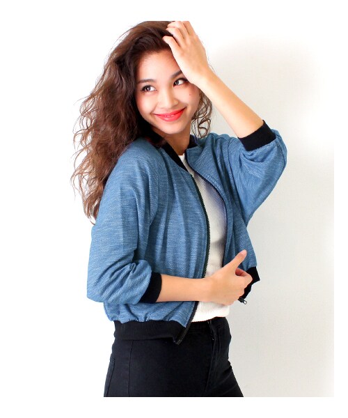 ANAP（アナップ）の「デニム風ドルマンショートブルゾン（ジャケット／ブルゾン・レディース・ブルー・onesize）」の4枚目の写真