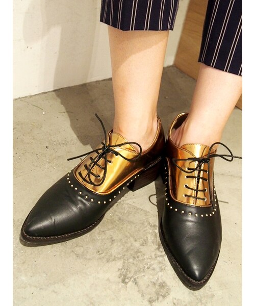 Ungrid（アングリッド）の「《sweet/andGIRL10月号掲載》【Men’s Like】ガラスコンビポインテッドシューズ（シューズ・レディース・ゴールド・S/M/L）」の2枚目の写真