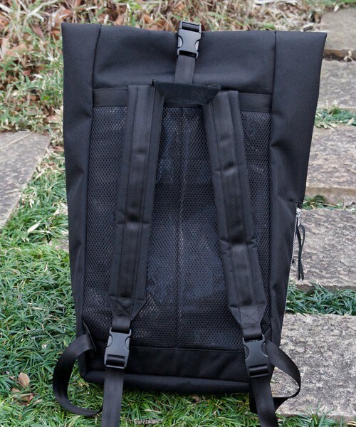 ADAM PATEK（アダムパテック）の「ADAM PATEK/gentil/ROLL TOP BAGPACK（バックパック/リュック・メンズ・ブラック/ネイビー・FREE）」の3枚目の写真