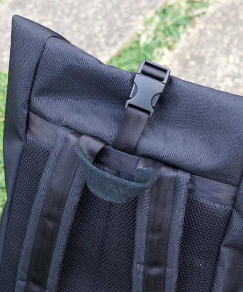 ADAM PATEK（アダムパテック）の「ADAM PATEK/gentil/ROLL TOP BAGPACK（バックパック/リュック・メンズ・ブラック/ネイビー・FREE）」の5枚目の写真