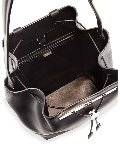 THE ROW（ザロウ）の「THE ROW Backpack 11 Grained Leather Drawstring Hobo, Black（その他ベビー用品・レディース・BLACK）」の2枚目の写真