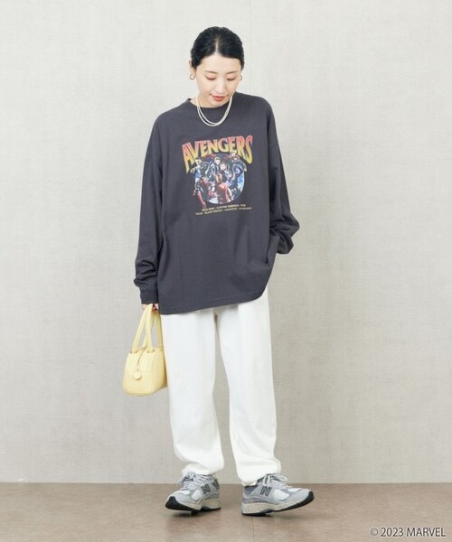 Disney（ディズニー）の「別注 / MARVEL Avengers / Vintage Tシャツ【限定展開】（その他・メンズ・オフホワイト/ブラック・FREE）」の2枚目の写真
