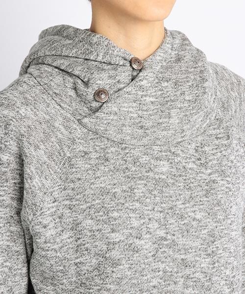 DOUBLE NAME（ダブルネーム）の「ボタン付きボリューム衿パーカー（トップス・レディース・ブルー/チャコールグレー/オフシロ・FREE）」の6枚目の写真