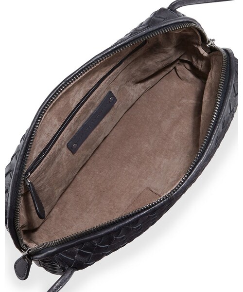 BOTTEGA VENETA（ボッテガヴェネタ）の「Bottega Veneta Veneta Small Messenger Bag, Navy（ショルダーバッグ・レディース・NAVY）」の2枚目の写真