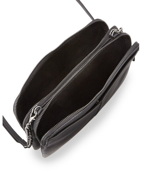 BCBGMAXAZRIA(ビーシービージーマックスアズリア)の「BCBGMAXAZRIA Snake-Embossed Napa Leather Double Crossbody Bag, Black(ショルダーバッグ・レディース・BLK)」の2枚目の写真