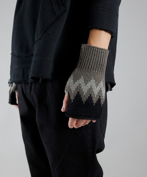 ZIGZAG JACQUARD ARM WARMER