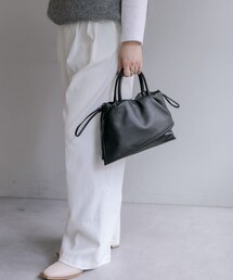 ear PAPILLONNER（イアパピヨネ）の「《牛革》レイヤード巾着